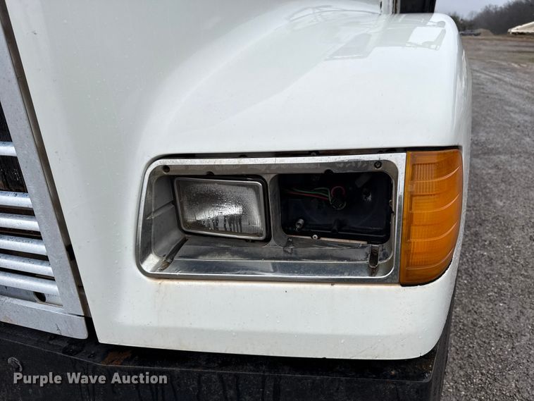 image for item EU5476 2003 Freightliner FLD120 dump truck