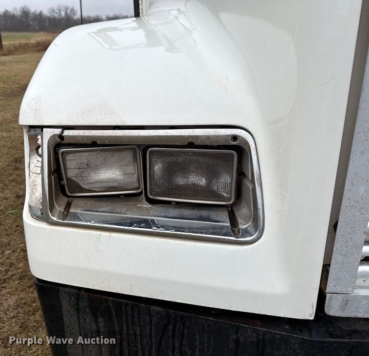 image for item EU5476 2003 Freightliner FLD120 dump truck