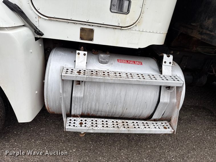 image for item EU5476 2003 Freightliner FLD120 dump truck