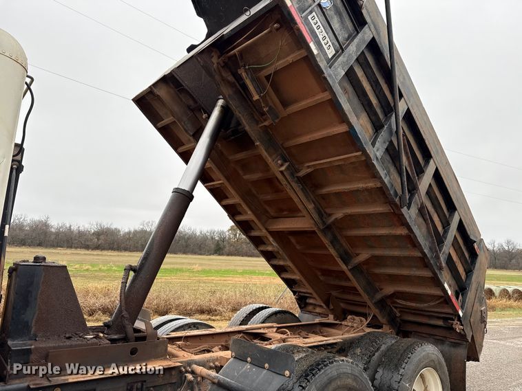 image for item EU5476 2003 Freightliner FLD120 dump truck