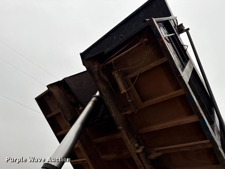 image for item EU5476 2003 Freightliner FLD120 dump truck