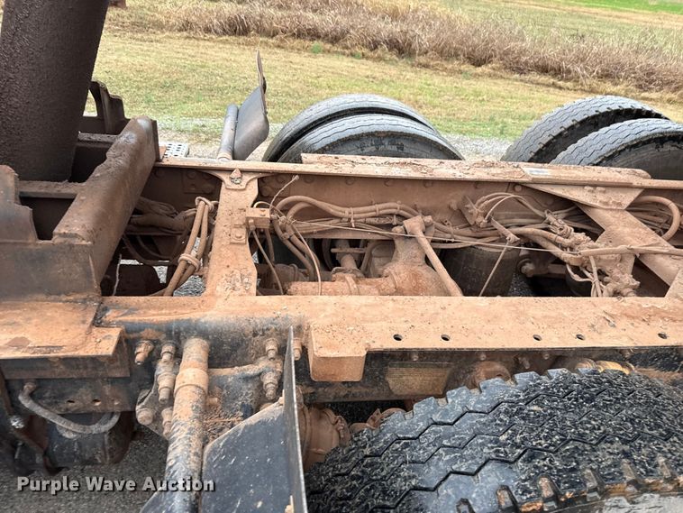 image for item EU5476 2003 Freightliner FLD120 dump truck