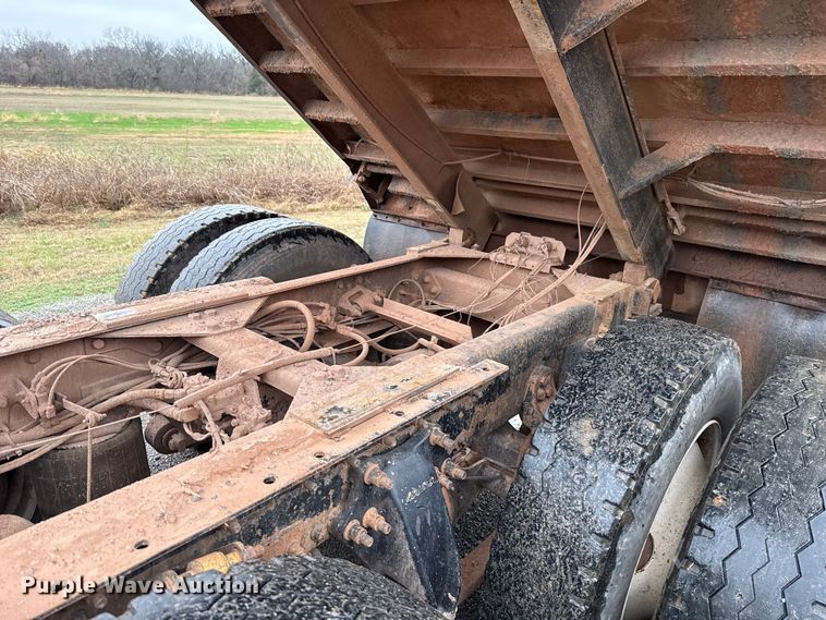 image for item EU5476 2003 Freightliner FLD120 dump truck