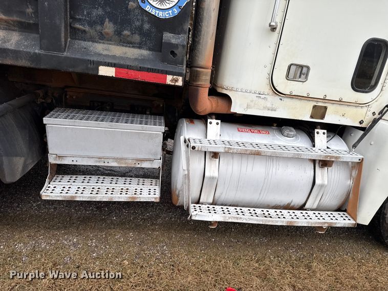 image for item EU5476 2003 Freightliner FLD120 dump truck