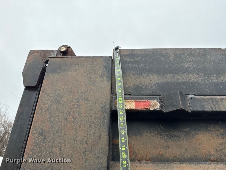 image for item EU5476 2003 Freightliner FLD120 dump truck