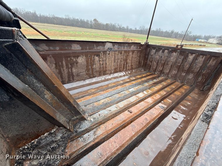 image for item EU5476 2003 Freightliner FLD120 dump truck