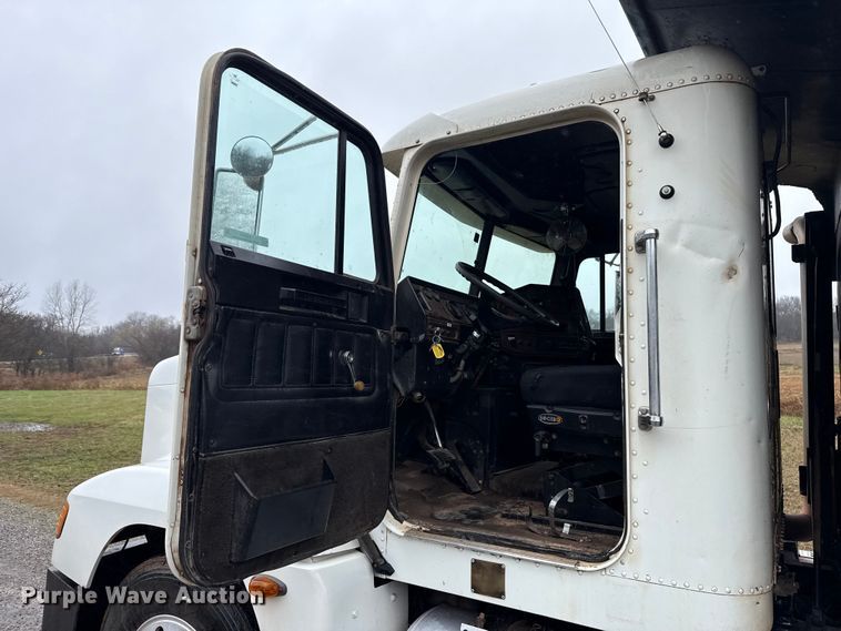 image for item EU5476 2003 Freightliner FLD120 dump truck