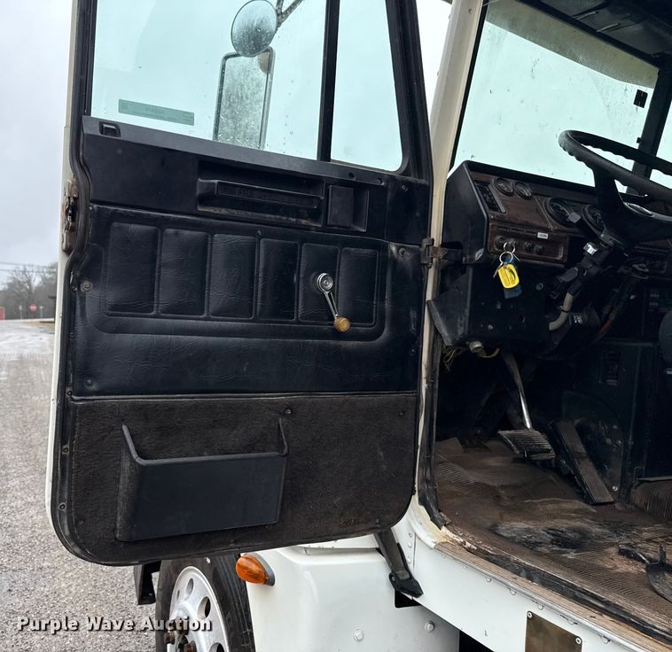 image for item EU5476 2003 Freightliner FLD120 dump truck