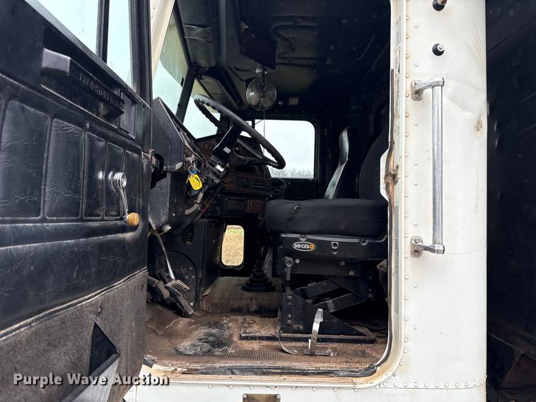 image for item EU5476 2003 Freightliner FLD120 dump truck