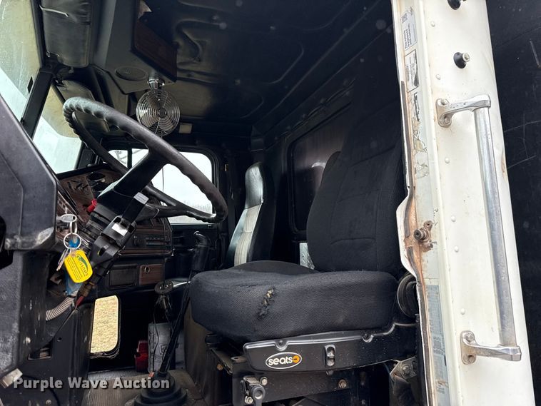 image for item EU5476 2003 Freightliner FLD120 dump truck