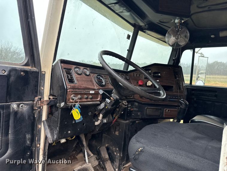 image for item EU5476 2003 Freightliner FLD120 dump truck