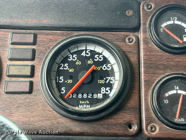 image for item EU5476 2003 Freightliner FLD120 dump truck