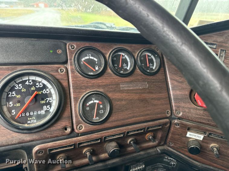 image for item EU5476 2003 Freightliner FLD120 dump truck