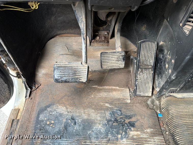 image for item EU5476 2003 Freightliner FLD120 dump truck