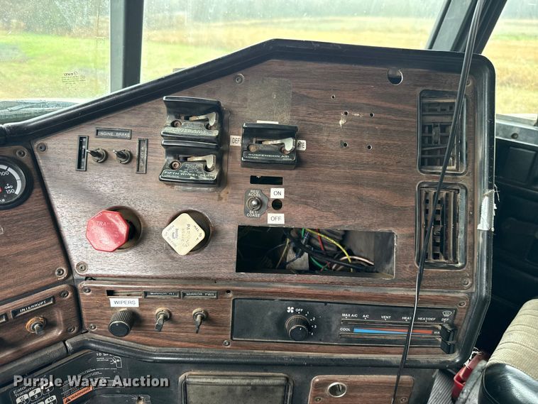 image for item EU5476 2003 Freightliner FLD120 dump truck