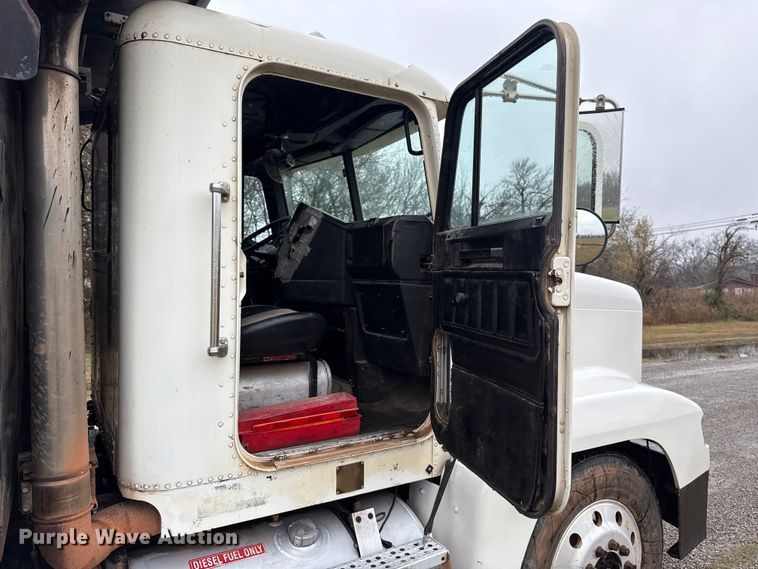 image for item EU5476 2003 Freightliner FLD120 dump truck