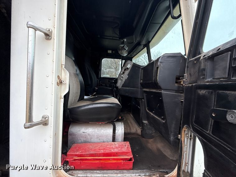 image for item EU5476 2003 Freightliner FLD120 dump truck