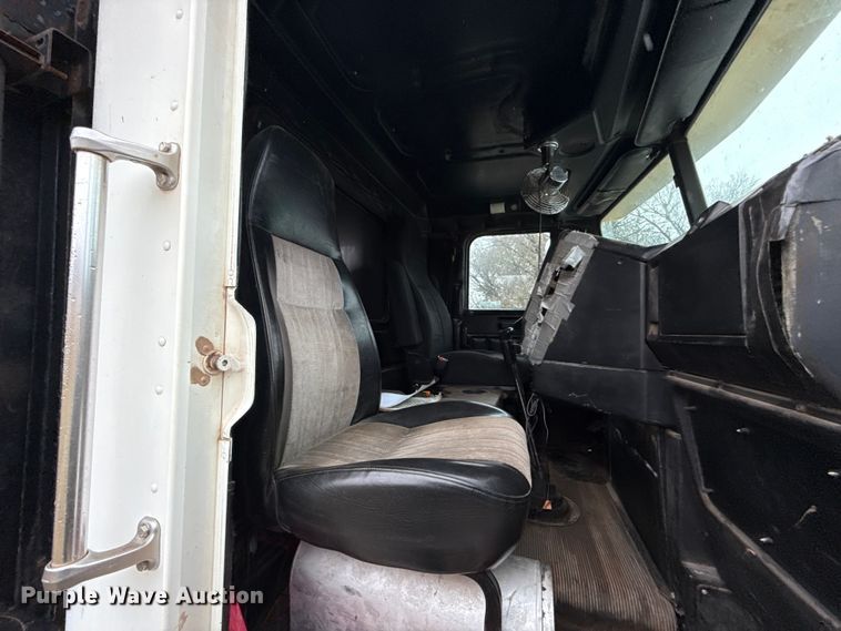 image for item EU5476 2003 Freightliner FLD120 dump truck