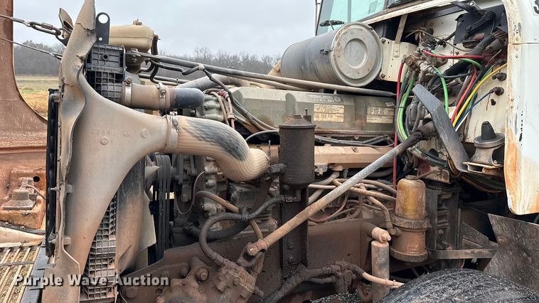 image for item EU5476 2003 Freightliner FLD120 dump truck