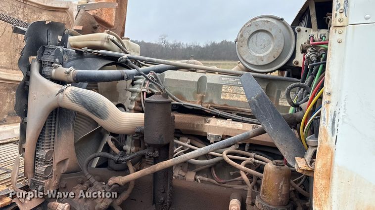 image for item EU5476 2003 Freightliner FLD120 dump truck