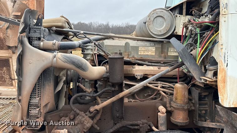 image for item EU5476 2003 Freightliner FLD120 dump truck