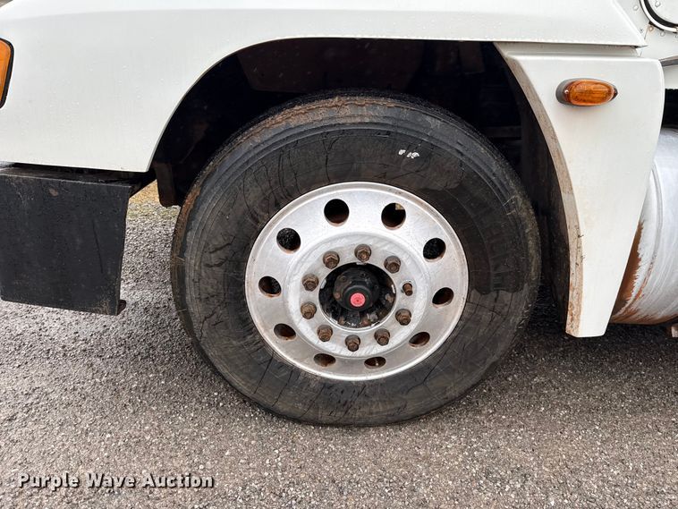 image for item EU5476 2003 Freightliner FLD120 dump truck