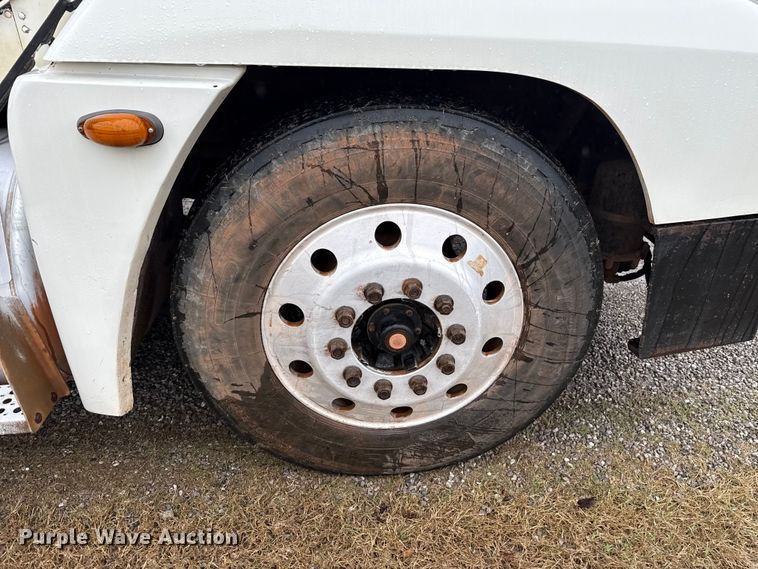 image for item EU5476 2003 Freightliner FLD120 dump truck