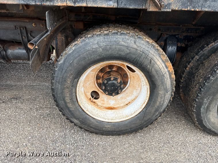 image for item EU5476 2003 Freightliner FLD120 dump truck