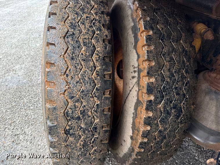 image for item EU5476 2003 Freightliner FLD120 dump truck