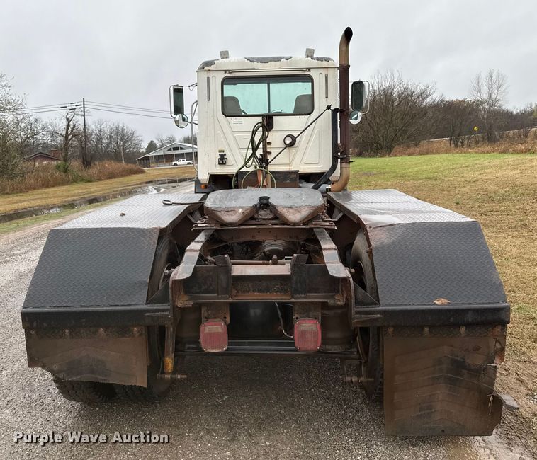 image for item EU5477 2003 Mack CH600 semi truck