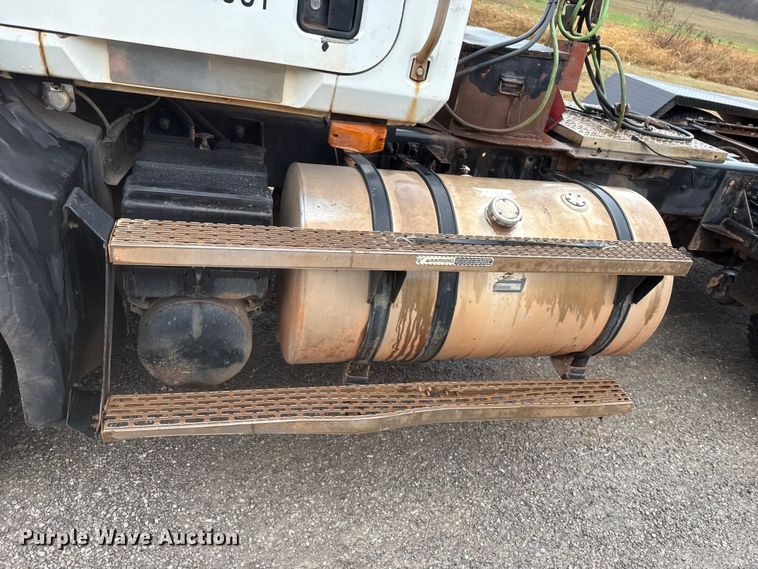 image for item EU5477 2003 Mack CH600 semi truck