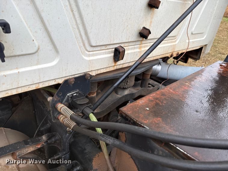 image for item EU5477 2003 Mack CH600 semi truck