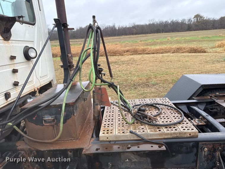 image for item EU5477 2003 Mack CH600 semi truck