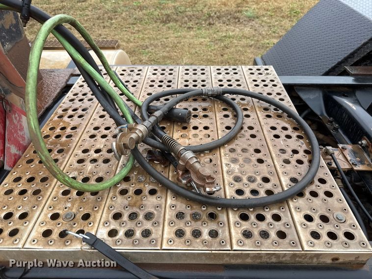 image for item EU5477 2003 Mack CH600 semi truck