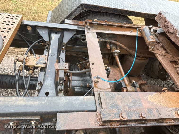 image for item EU5477 2003 Mack CH600 semi truck