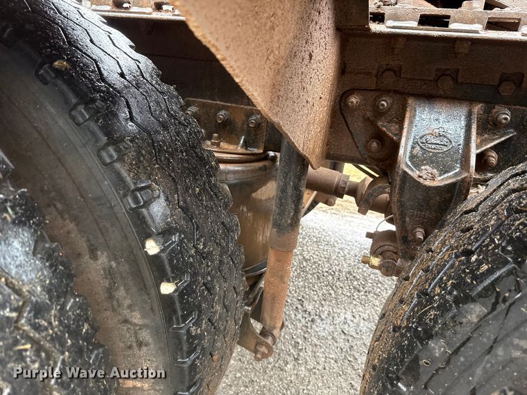 image for item EU5477 2003 Mack CH600 semi truck