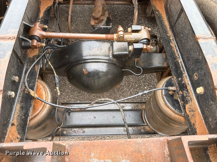 image for item EU5477 2003 Mack CH600 semi truck