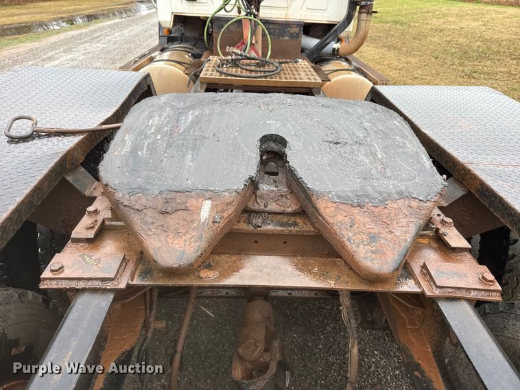 image for item EU5477 2003 Mack CH600 semi truck