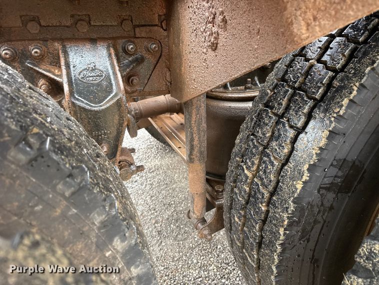 image for item EU5477 2003 Mack CH600 semi truck