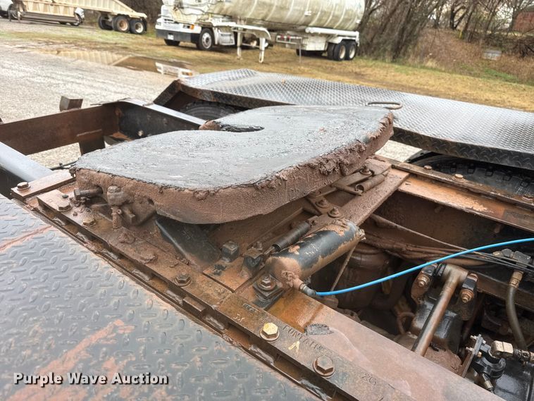 image for item EU5477 2003 Mack CH600 semi truck