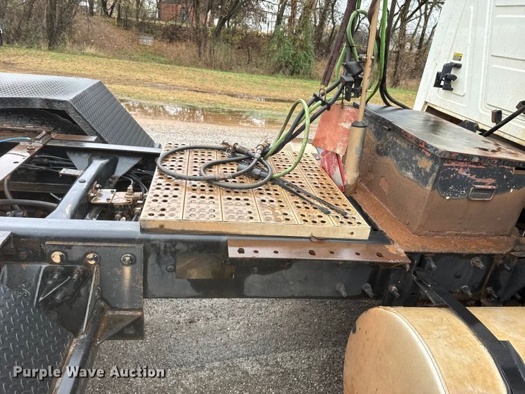 image for item EU5477 2003 Mack CH600 semi truck