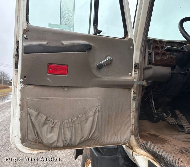 image for item EU5477 2003 Mack CH600 semi truck