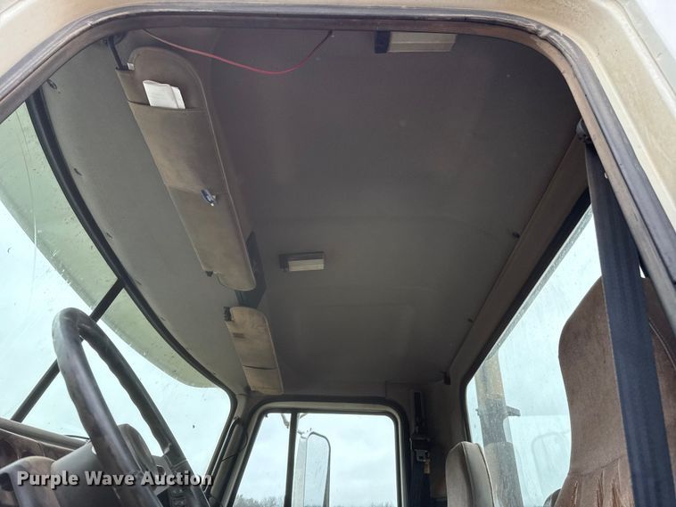 image for item EU5477 2003 Mack CH600 semi truck