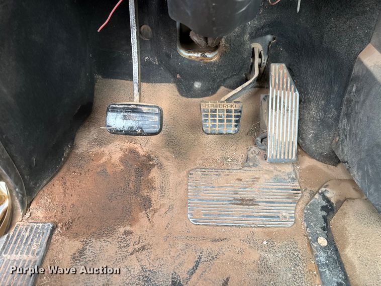 image for item EU5477 2003 Mack CH600 semi truck