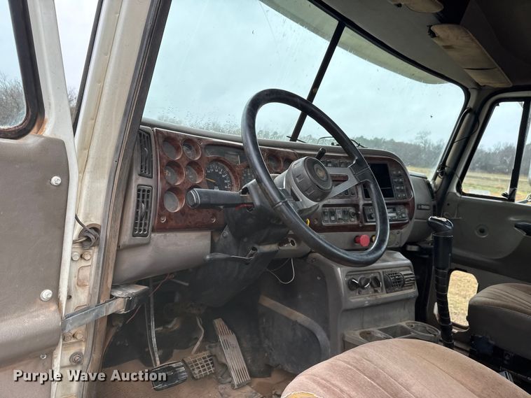 image for item EU5477 2003 Mack CH600 semi truck