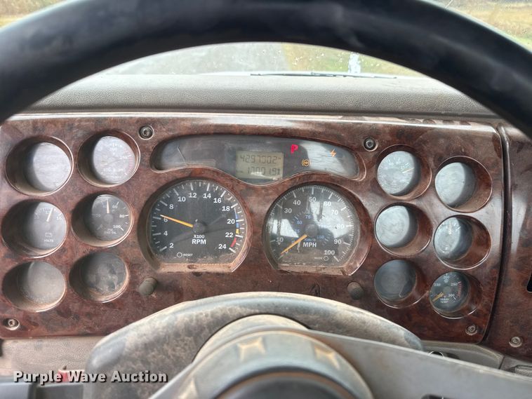 image for item EU5477 2003 Mack CH600 semi truck