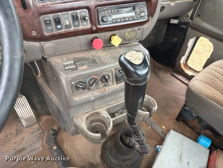 image for item EU5477 2003 Mack CH600 semi truck