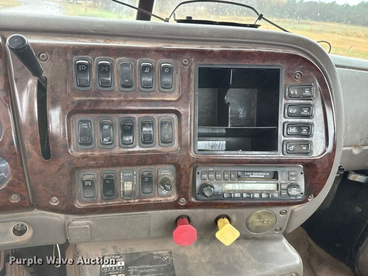 image for item EU5477 2003 Mack CH600 semi truck