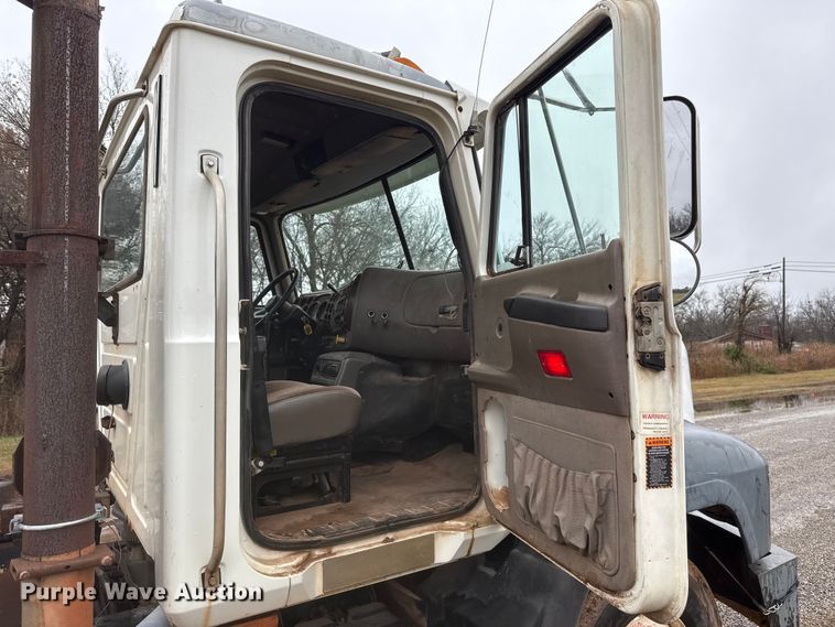 image for item EU5477 2003 Mack CH600 semi truck