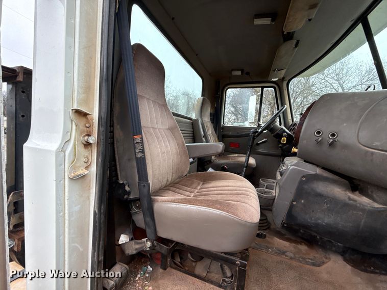 image for item EU5477 2003 Mack CH600 semi truck